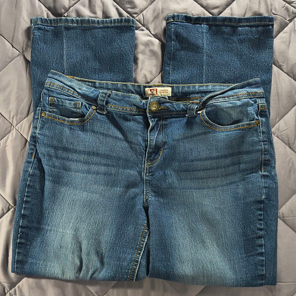 (17S) Junior's Y2K LEI Short Length Sophia Hipster Flare Medium Wash Blue Jeans